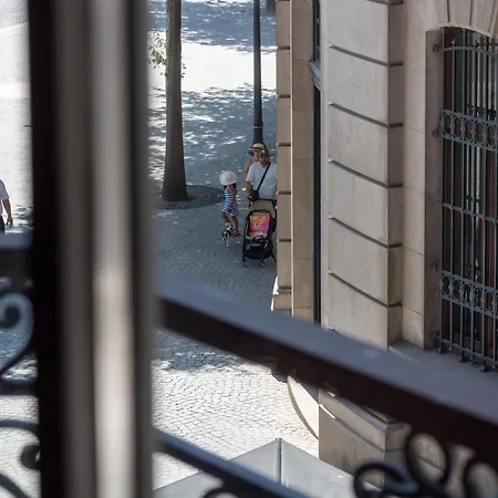 Charming Mezzanine In Aliados By Lovelystay