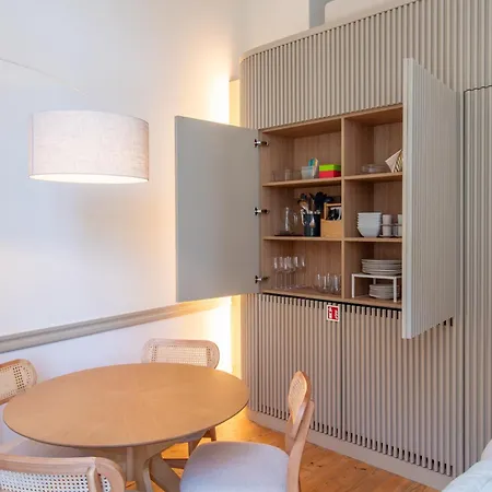 Charming Mezzanine In Aliados By Lovelystay * Porto