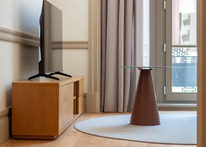 Charming Mezzanine In Aliados By Lovelystay *