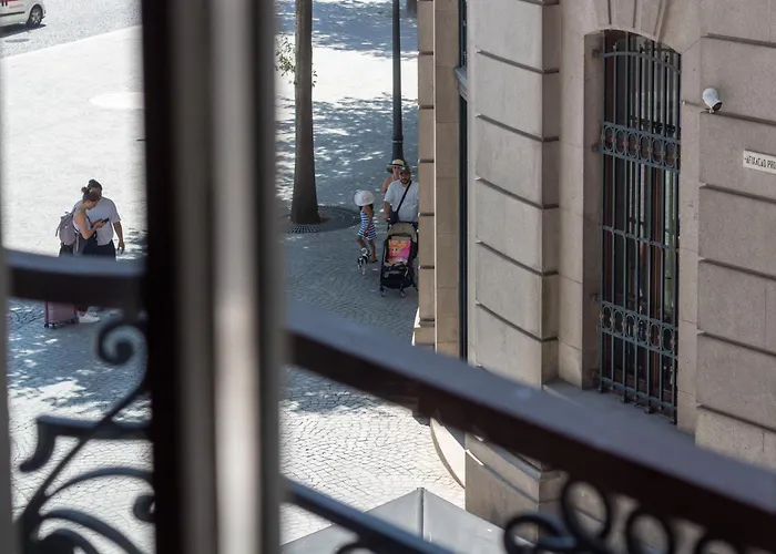 Charming Mezzanine In Aliados By Lovelystay