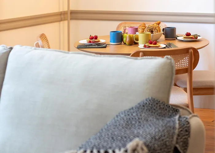 Apartman Charming Mezzanine In Aliados By Lovelystay