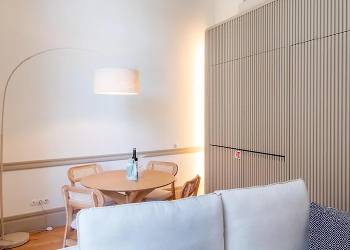 Charming Mezzanine In Aliados By Lovelystay