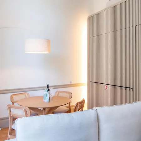 Charming Mezzanine In Aliados By Lovelystay