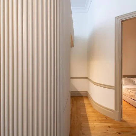 Charming Mezzanine In Aliados By Lovelystay * ポルト